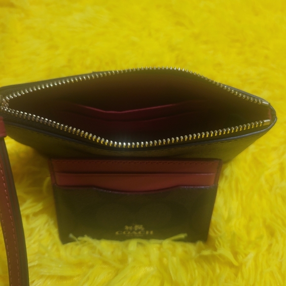 COACH Corner Zip wristlet and card holder - Picture 2 of 6
